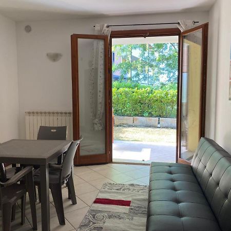 Appartamento Il Faro Con Giardino In Residence Con Piscina Desenzano del Garda Luaran gambar