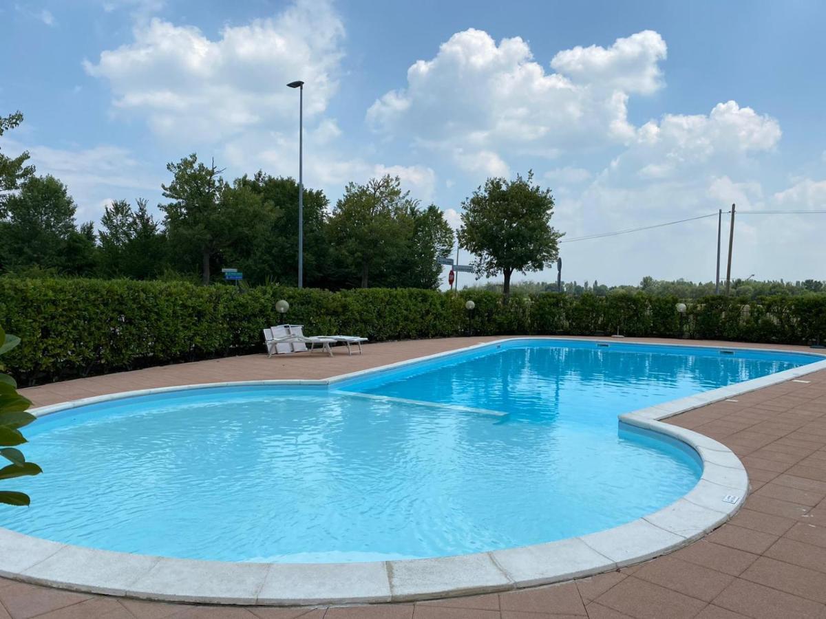 Appartamento Il Faro Con Giardino In Residence Con Piscina Desenzano del Garda Luaran gambar