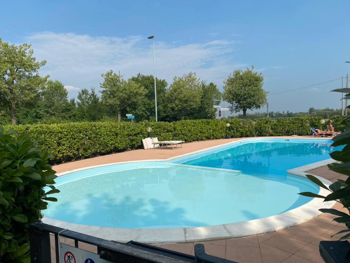 Appartamento Il Faro Con Giardino In Residence Con Piscina Desenzano del Garda Luaran gambar